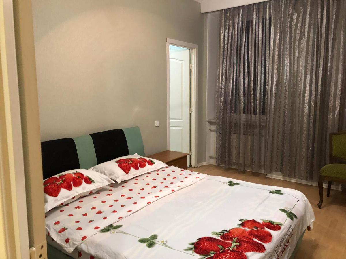 Lux In The Center With Jacuzzi Most City Area Dnipro Exterior foto